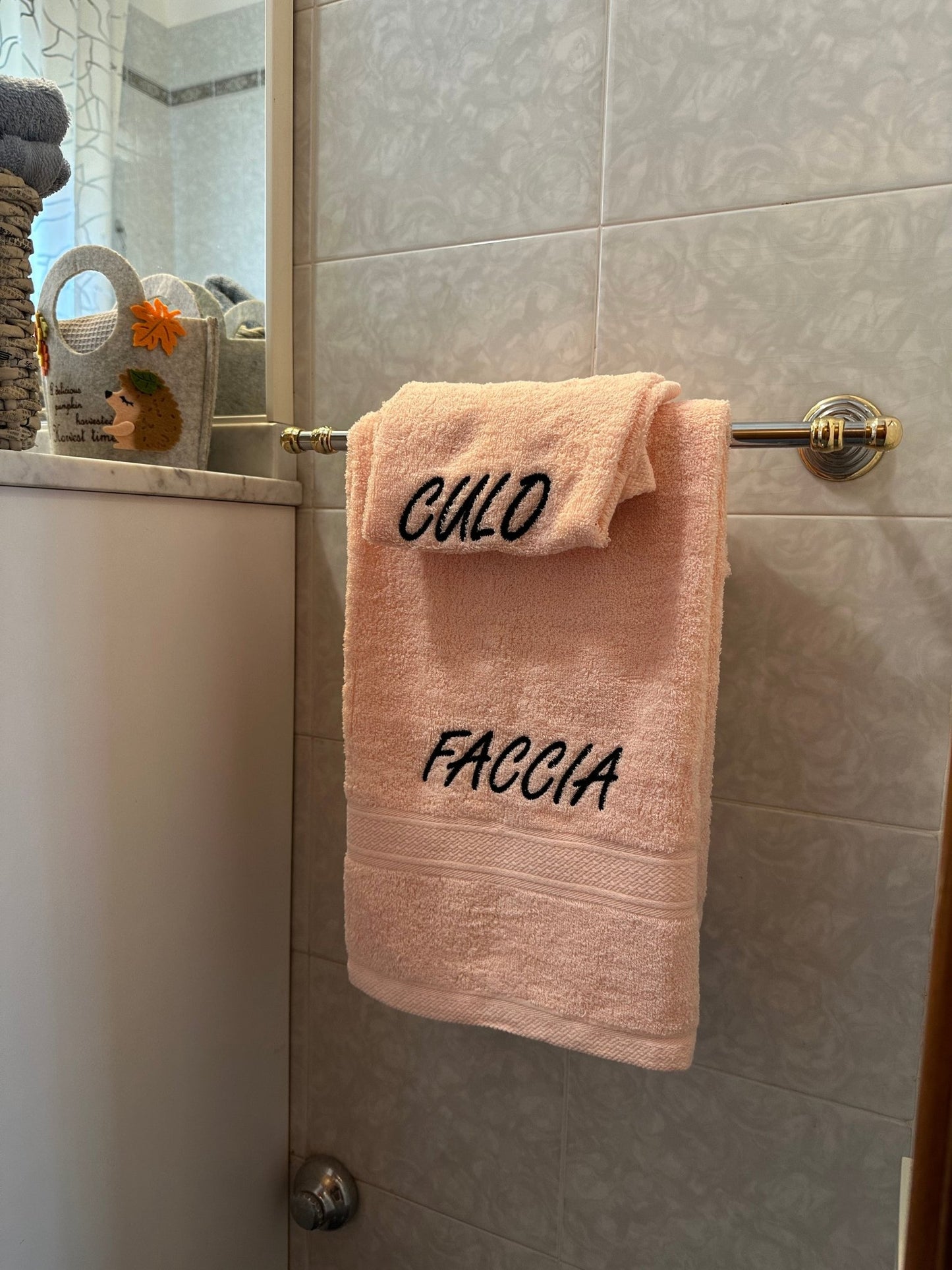 Coppia Asciugamani Iconici in Cotone Ricamato – Faccia & Culo - | SOLO PER TE ITALIA