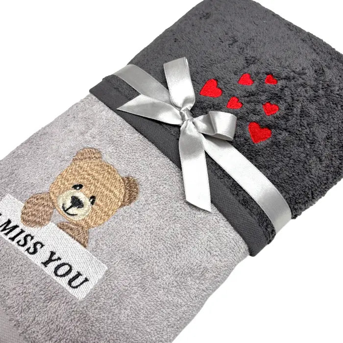 Coppia Asciugamani “I miss You” – set ricamato in cotone - | SOLO PER TE ITALIA