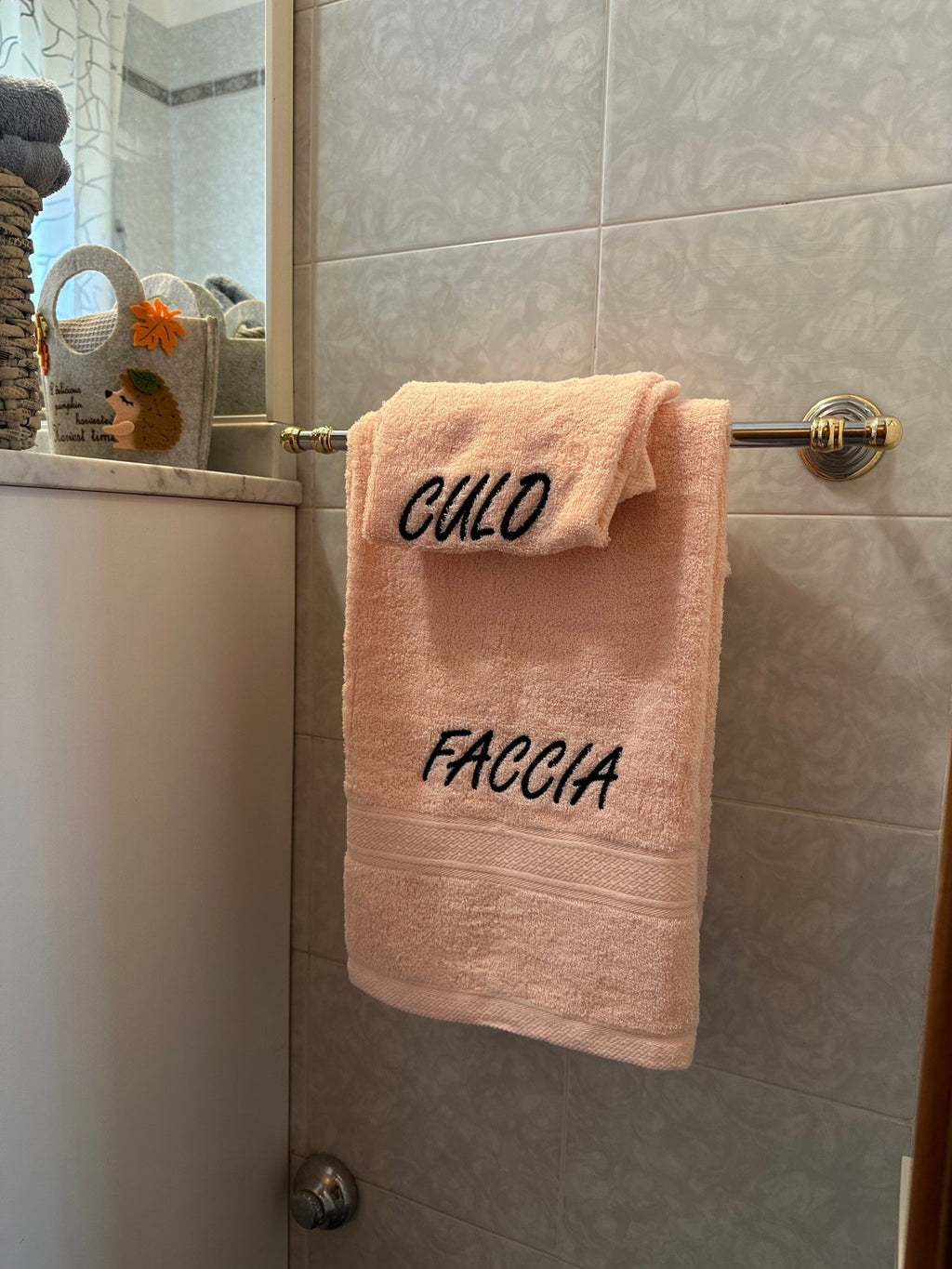 Coppia Asciugamani Iconici in Cotone Ricamato – Faccia & Culo - | SOLO PER TE ITALIA