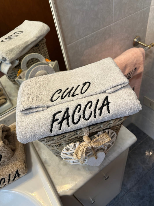 Coppia Asciugamani Iconici in Cotone Ricamato – Faccia & Culo - | SOLO PER TE ITALIA