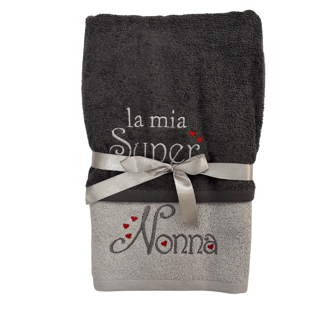 Coppia Asciugamani La mia Super Nonna – 100% Cotone da 400 gr/mq - | SOLO PER TE ITALIA