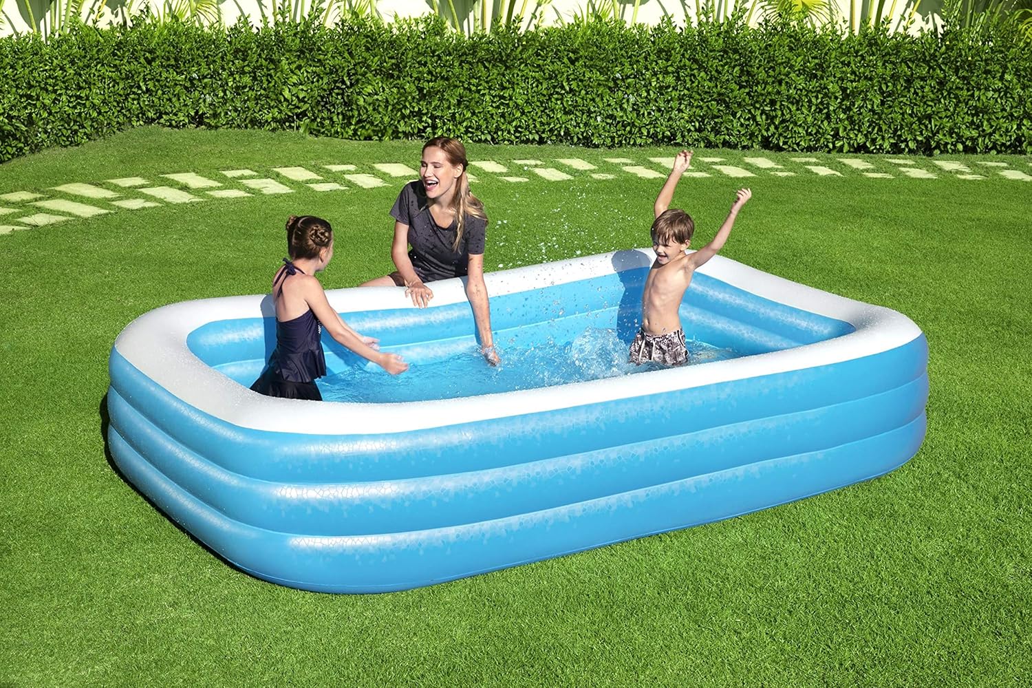 Piscina gonfiabile Bestway Family 305x183x56 cm installata in un giardino del Veneto